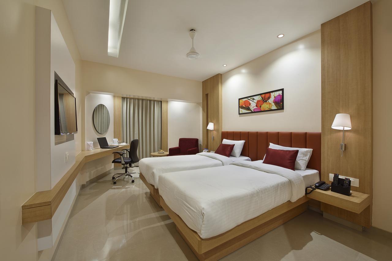 The Eastern Hotel Ankleshwar Bagian luar foto